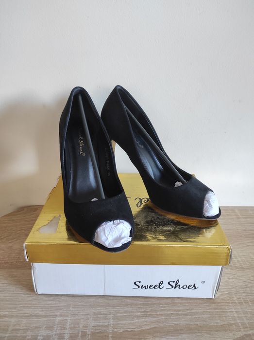 Обувки с висок ток