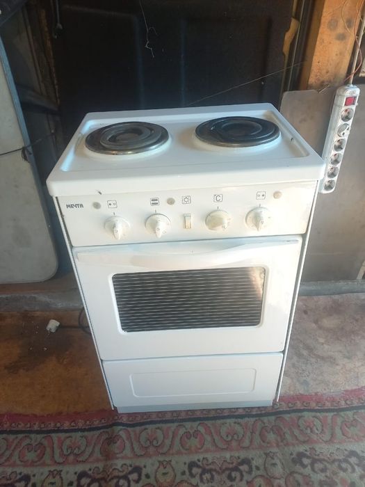 Продам электроплиту с духовкой