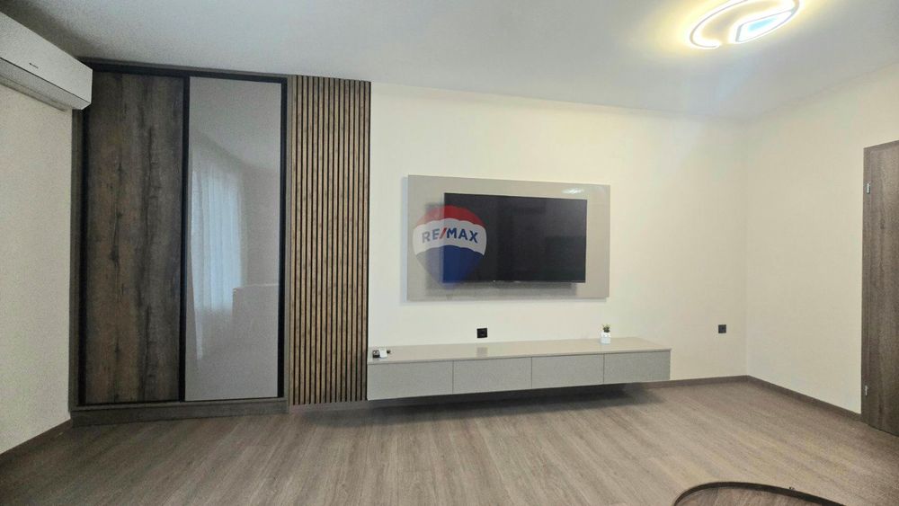 Дава се под наем Тристаен апартамент в Варна, Бриз - 7024 кв.м за 797.64 € - Снимка #8