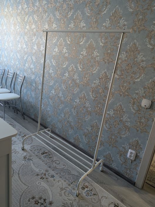 Продам вешалку напольная