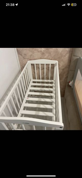 Pat de bebelusi de lemn