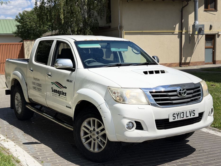 TOYOTA Hilux 2013