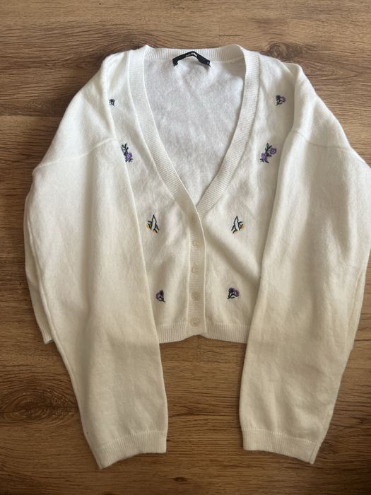 Жилетка с бродирани цвета BikBok