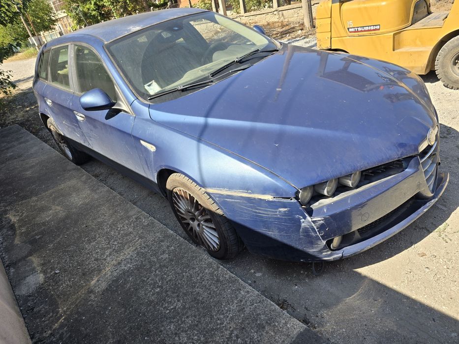 Продавам алфа ромео 159 2.4 jtd  на  части