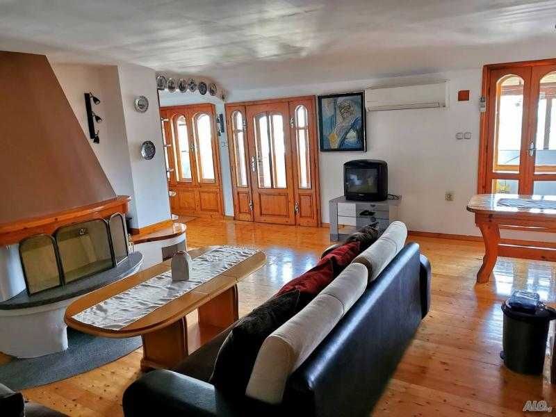 Апартамент с три спални в центъра на гр. Бургас!