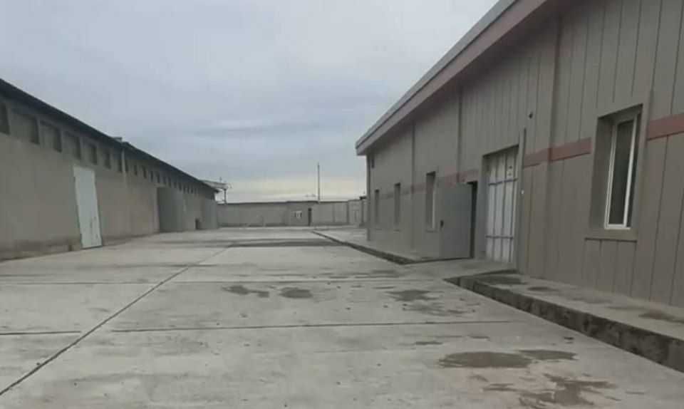 Продаётся 1 га производственная база.