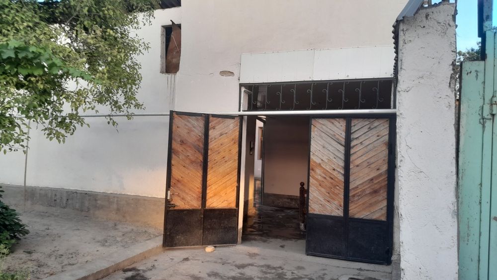 Xovli sotiladi olmazor tumani biznes uchun zor lakatsiya.