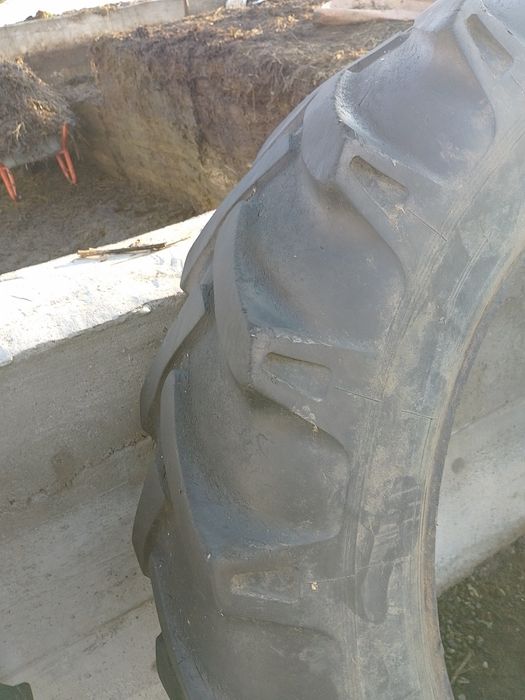 Vând anvelope 1400-38