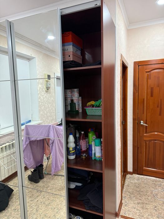 Продам шкаф с зеркалом