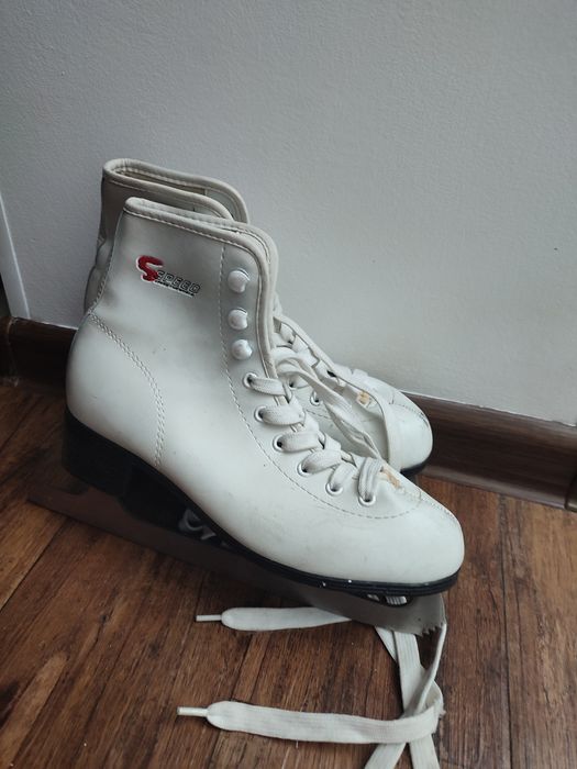 Продам коньки !!!