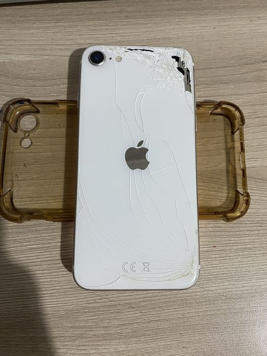 Iphone SE б/у (2021) купил 2022
