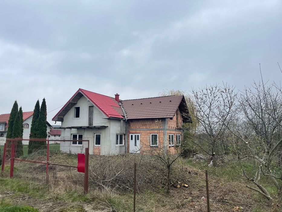 Casă de locuit în Stejeriș cu teren intravilan de 3500 metri pătrați!