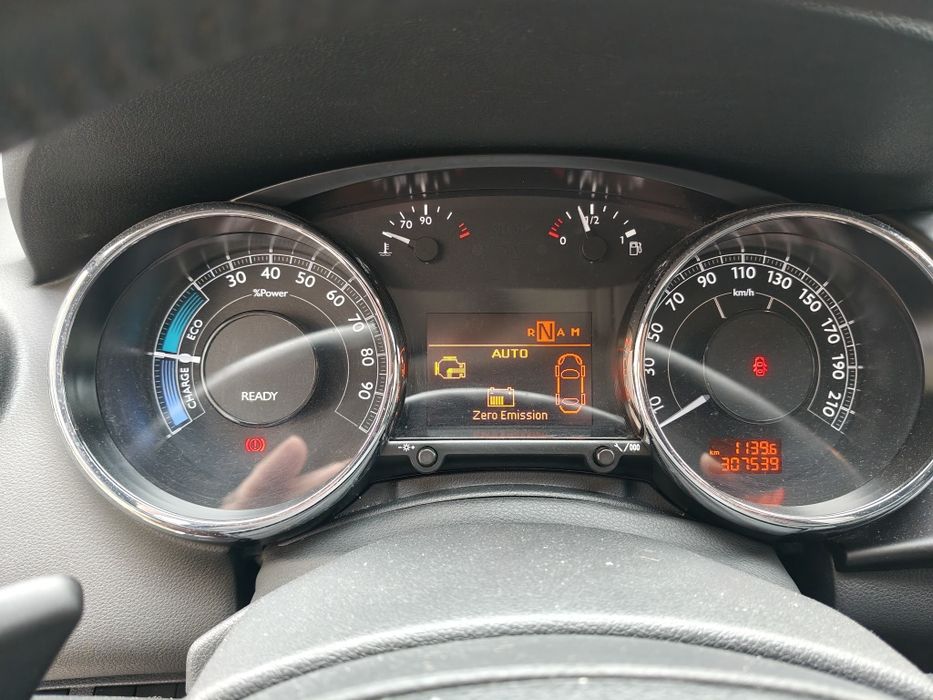 Peugeot 3008 HYbrid4 (Diesel-Hibrid) | 200 CP | 4x4 | Full Options