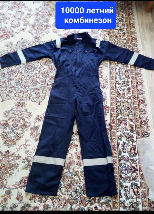 Продаются каски и спец одежда