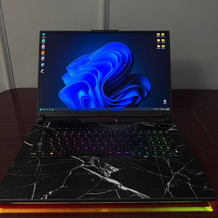 Игровой ноут Asus Rog Strix g18