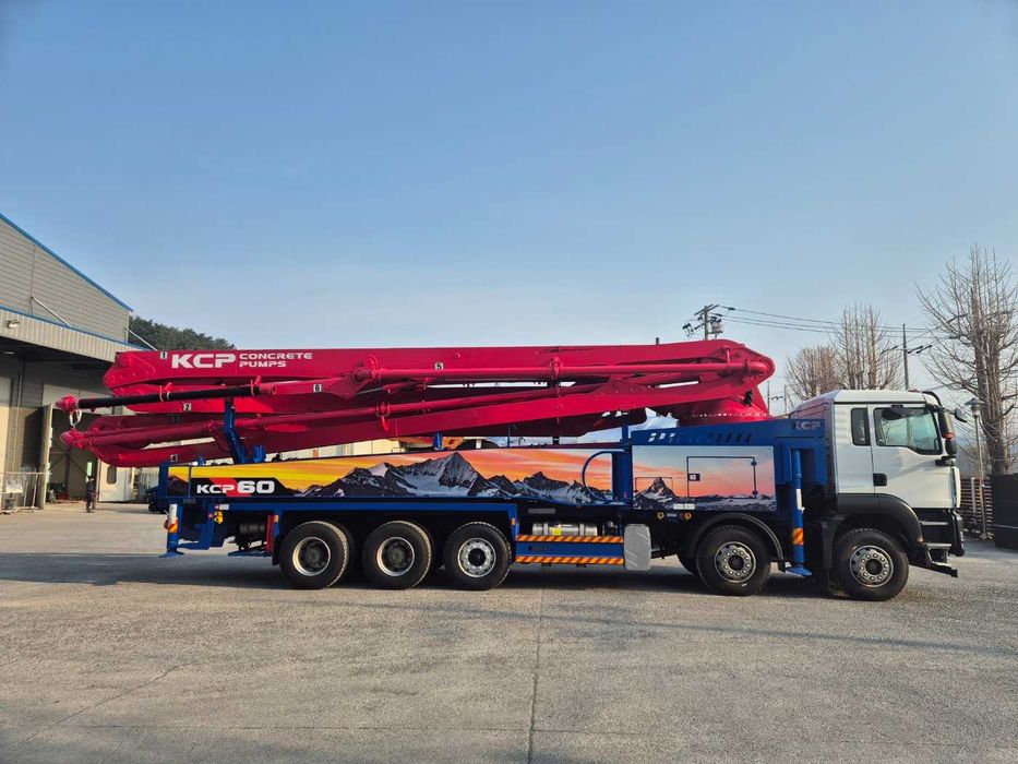 Автобетононасос KCP 60 метров на шасси HOWO SITRAK 10х4