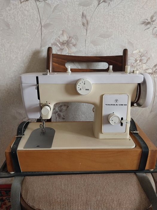 Продам швейную машинку