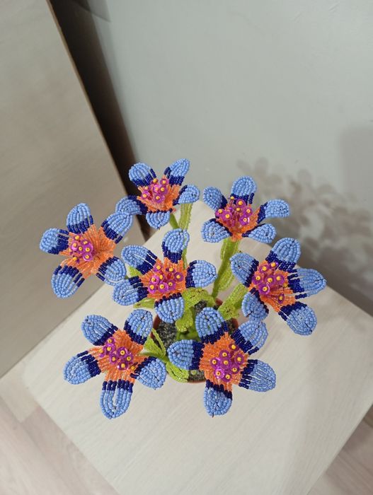 Цветы из бисера 7шт 3500тг