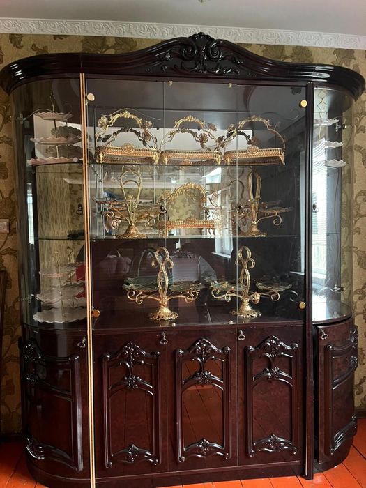 Гостиный стена продаю