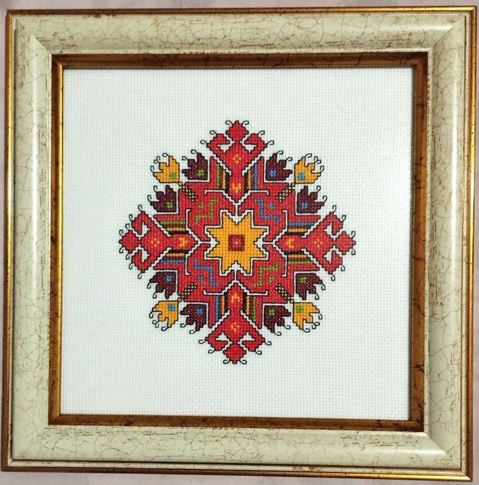 Ръчно бродирана българска шевица