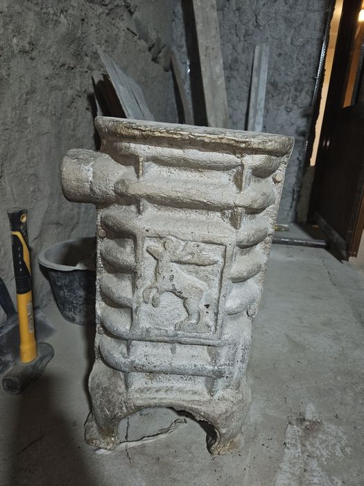 Чугунная печка сотилади. 700 000