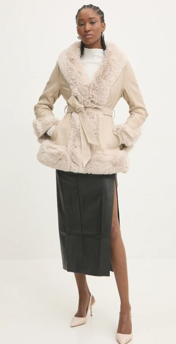 Haină de piele cu blană