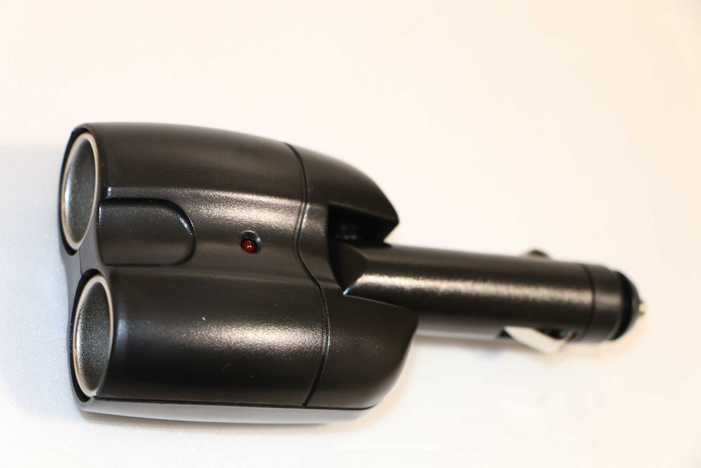 разклонител за запалка на автомобил 12 V, Hama, Германия