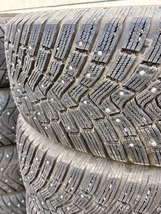 Продам зимнюю шипованную резину Continental 265 65 R17