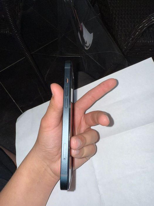 Продам айфон 13