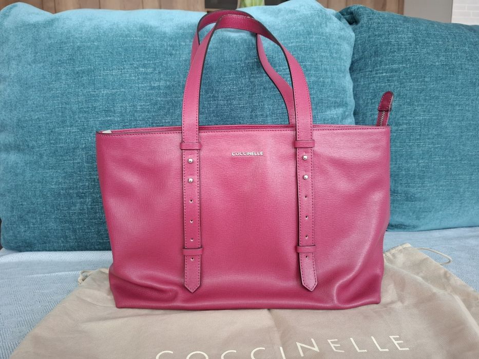 Голяма дамска чанта от естествена кожа Coccinelle.