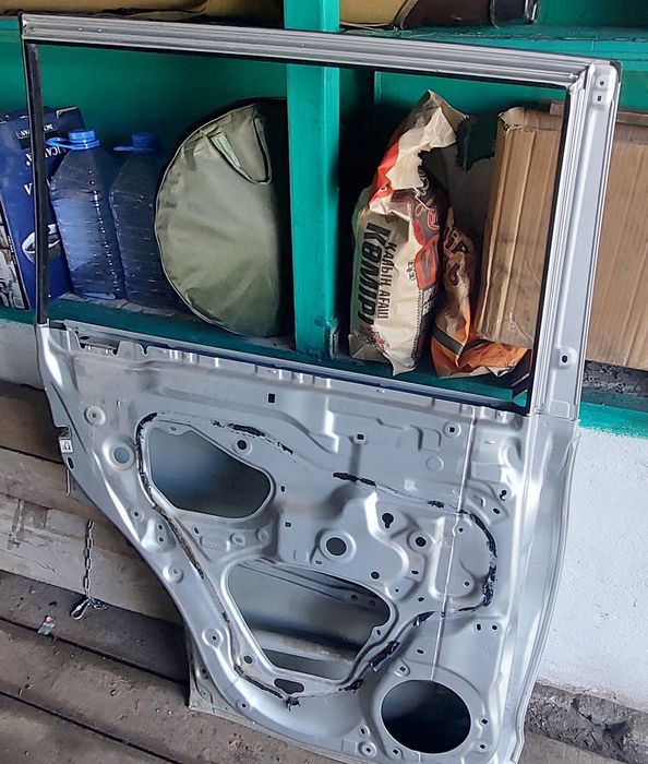 Продам двери левая сторона Прадо 150