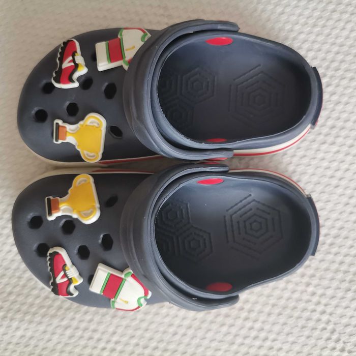 Сланцы на мальчика (24 размер)