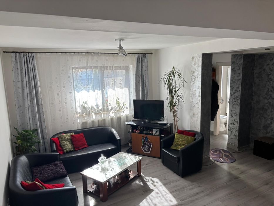 Casă/apartament tip duplex 4 dormitoare + dependințe.