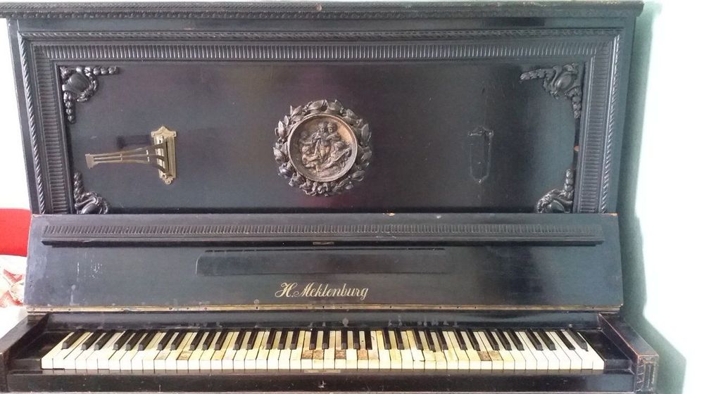 Пианино антикварное