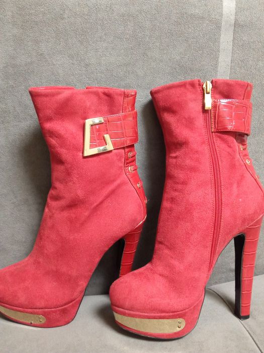 Продам женские ботинки