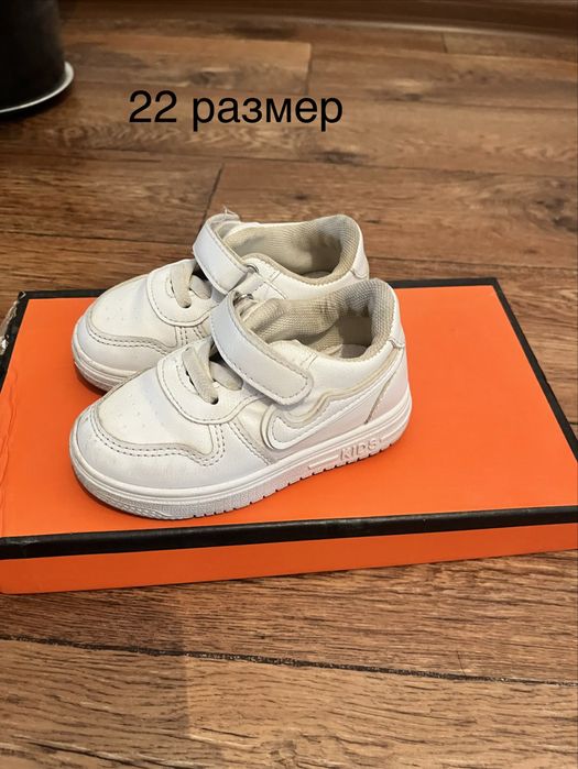Кроссовки для девочек 24,22,25 размеры