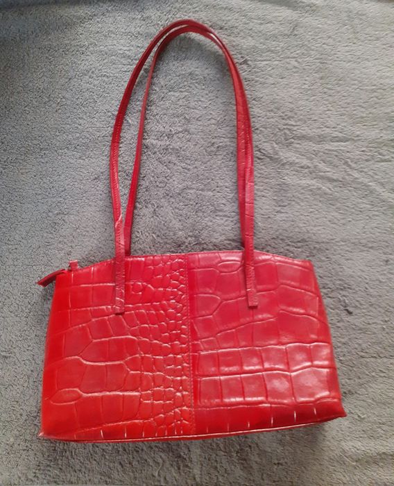 Кожена червена чанта, нова, красива