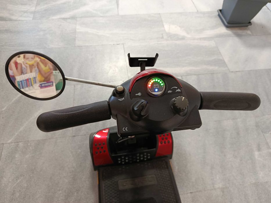 Инвалиден електрически скутер