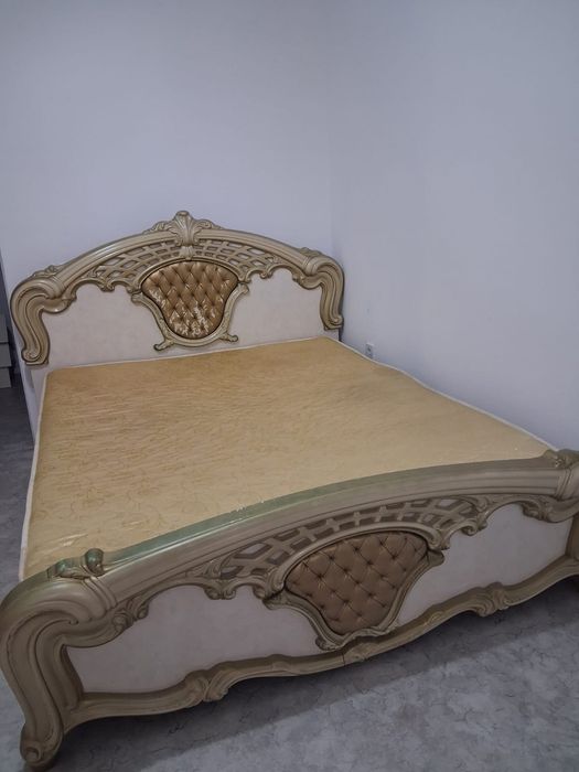 Двухспальная кровать
