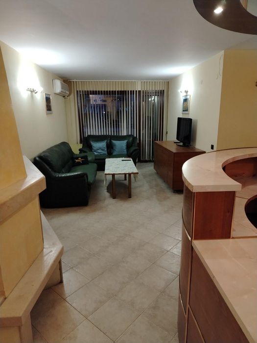 Дава се под наем Тристаен апартамент в Пловдив, Център - 70 кв.м за 450 € - Снимка #2