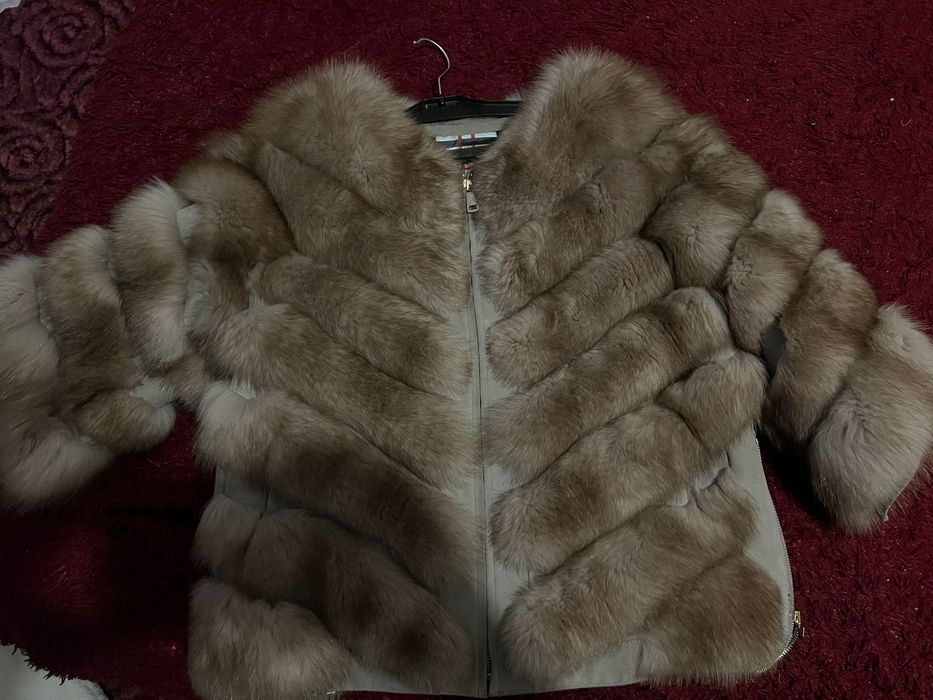 Продаю шубу мех песец.