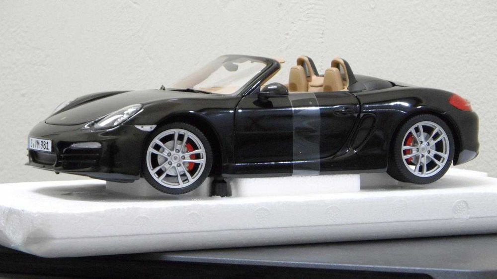 1:18 Porsche Boxster S black.