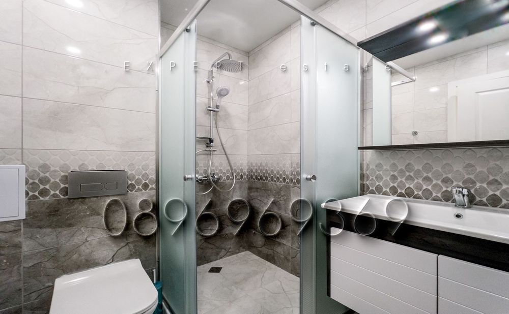 Продава се Двустаен апартамент в Варна, Възраждане 1 - 70 кв.м за 1929 €/кв.м - Снимка #10