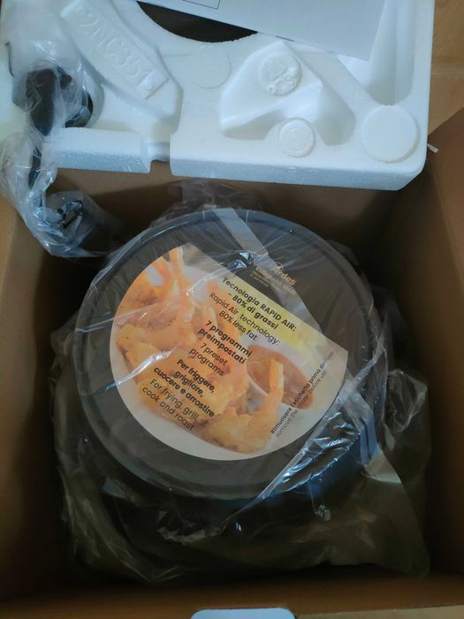 Продавам чисто нов фритюрник с горещ въздух 5 литра ARDES