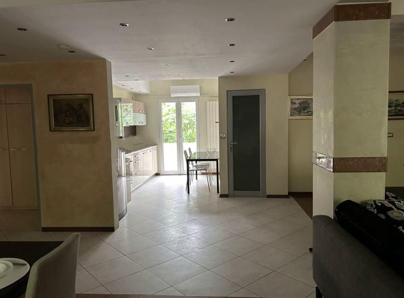 Дава се под наем Четиристаен апартамент в София, Център - 200 кв.м за 1500 € - Снимка #5