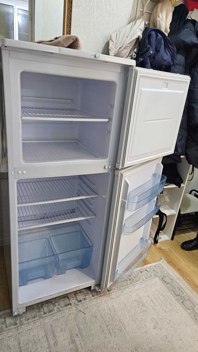 Бирюса Холодильник с морозильной камерой (двухкамерный)