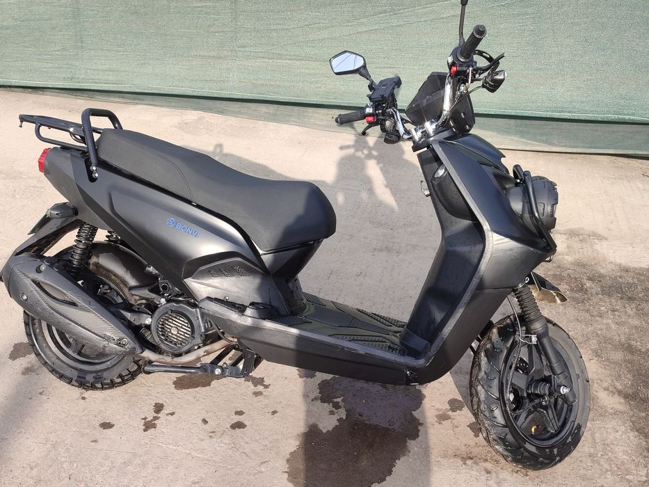 Skuter (+yaxshi shlem bonus)  srochno sotiladi