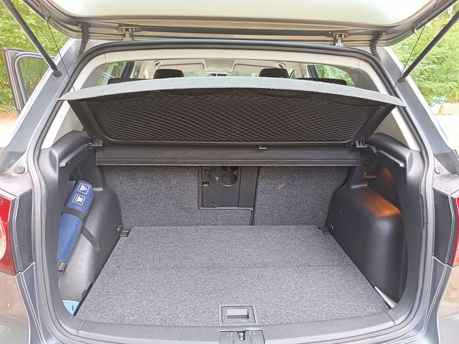 Лек автомобил Volkswagen Golf +