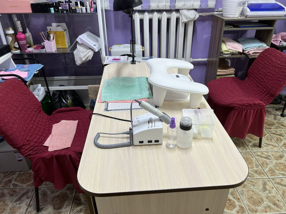 Продам стол для мастера маникюра