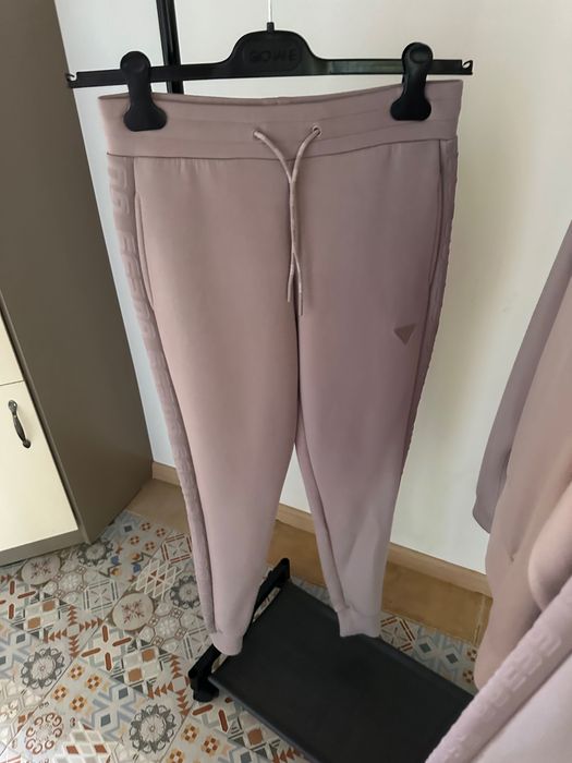 Екип Guess чисто нов
